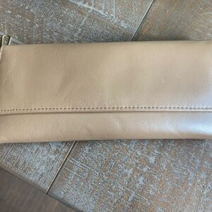 HOBO Sadie Trifold Vintage Blush Leather Magnetic Closure. Excellent condition.
